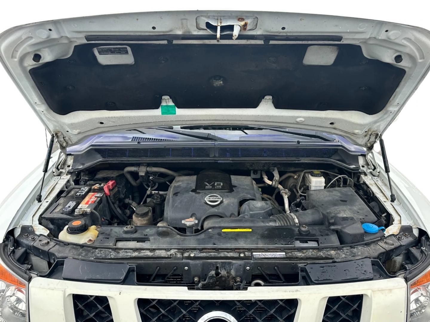 2013 White /Black Nissan Titan Pro-4X (1N6AA0EC0DN) with an 5.6L DOHC 32V V8 engine, Automatic transmission, located at 547 E. Main St., Orwell, OH, 44076, (440) 437-5893, 41.535435, -80.847855 - This 2013 Nissan Titan Pro-4X Crew Cab is a capable and well-equipped full-size pickup truck. It features a powerful 5.6L Endurance V8 engine paired with a 5-speed automatic transmission, a locking rear differential for improved traction, and a maximum towing capacity of 9,300 pounds. The truck is l - Photo#10